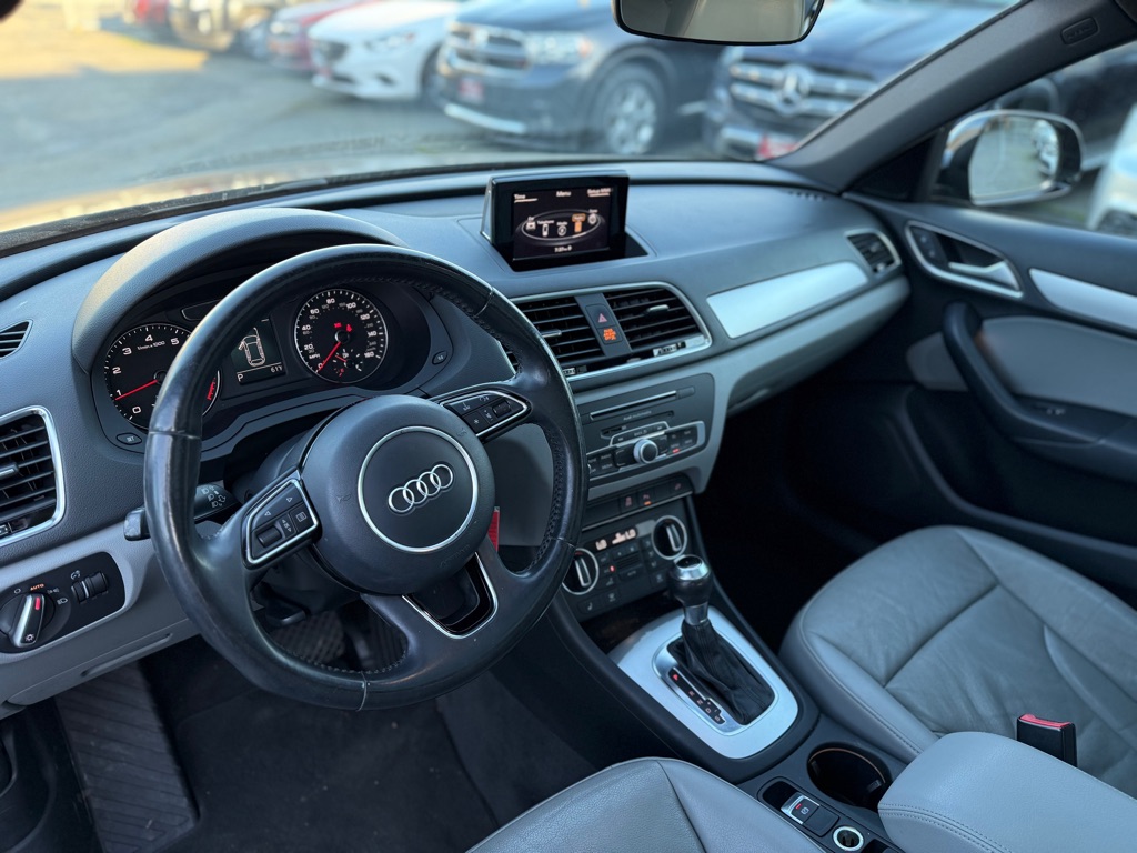 Photo 10 of this AUDI Q3