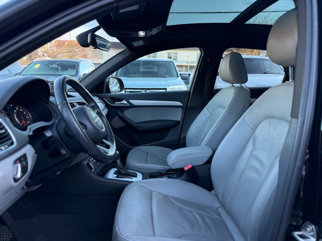 Photo 9 of this AUDI Q3