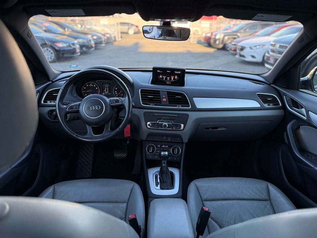 Photo 12 of this AUDI Q3