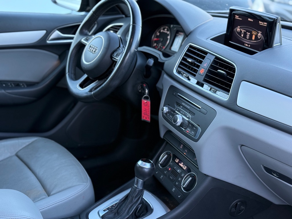 Photo 17 of this AUDI Q3