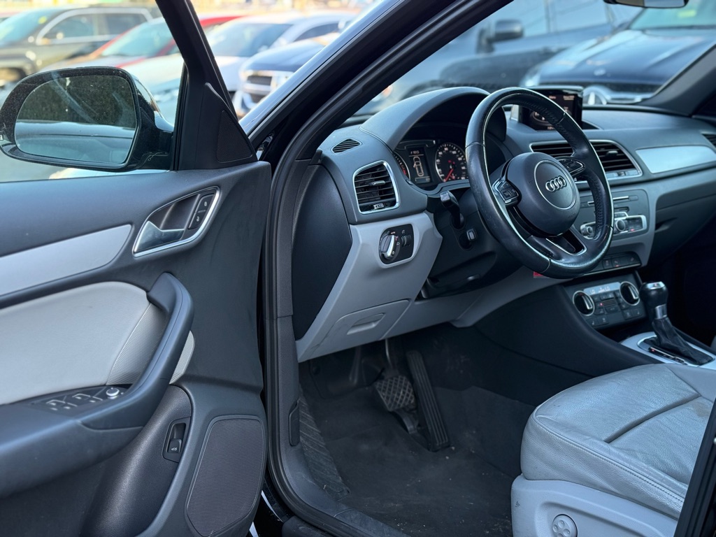 Photo 8 of this AUDI Q3