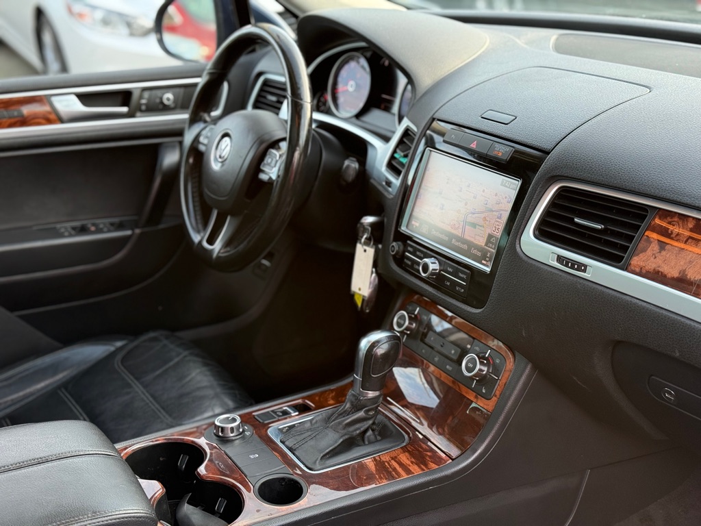 Photo 16 of this VOLKSWAGEN TOUAREG