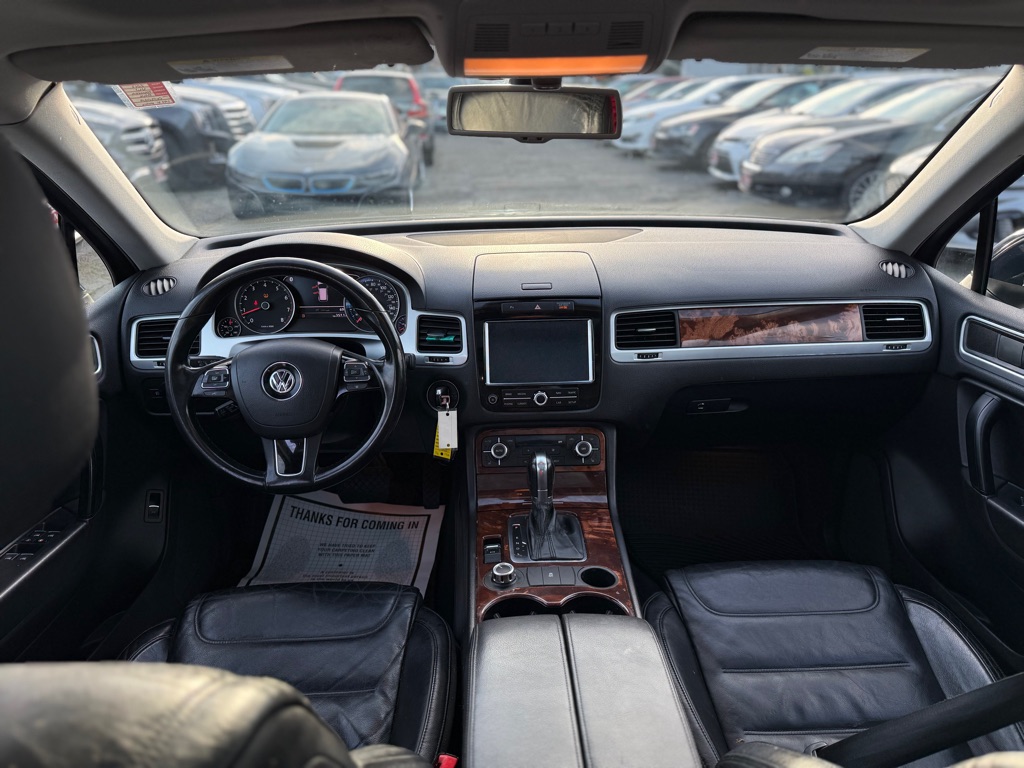 Photo 12 of this VOLKSWAGEN TOUAREG