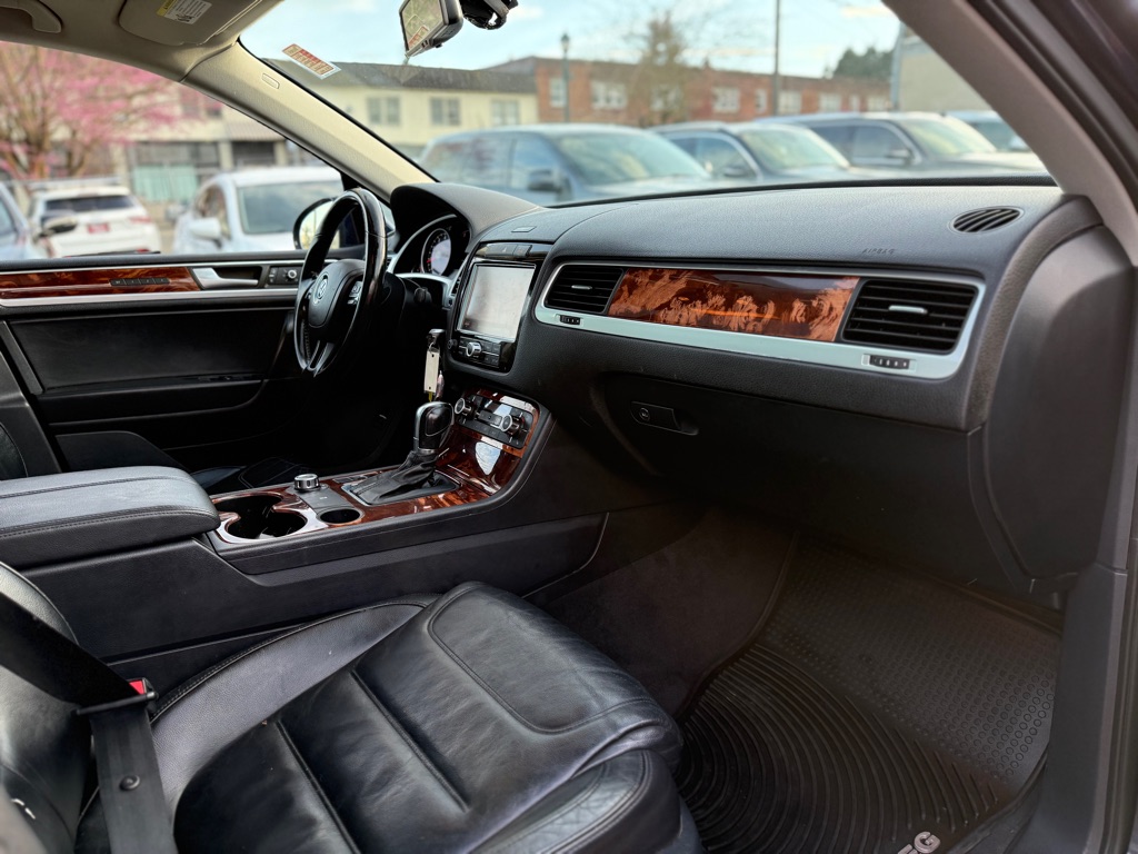 Photo 14 of this VOLKSWAGEN TOUAREG
