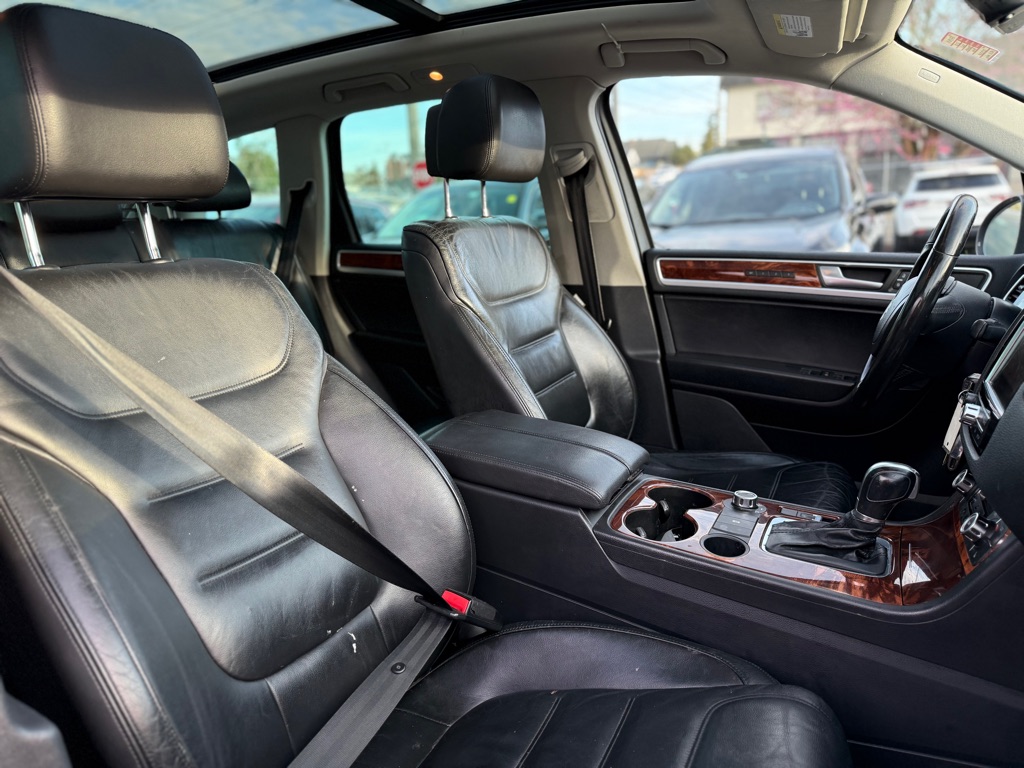 Photo 15 of this VOLKSWAGEN TOUAREG
