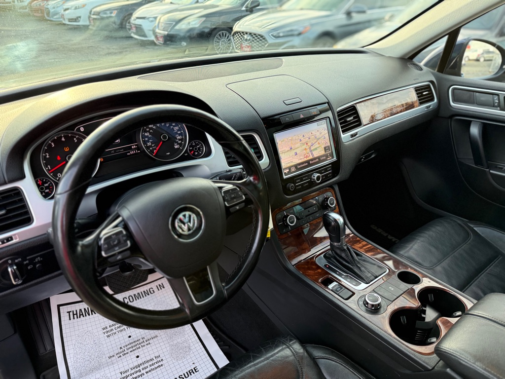 Photo 10 of this VOLKSWAGEN TOUAREG