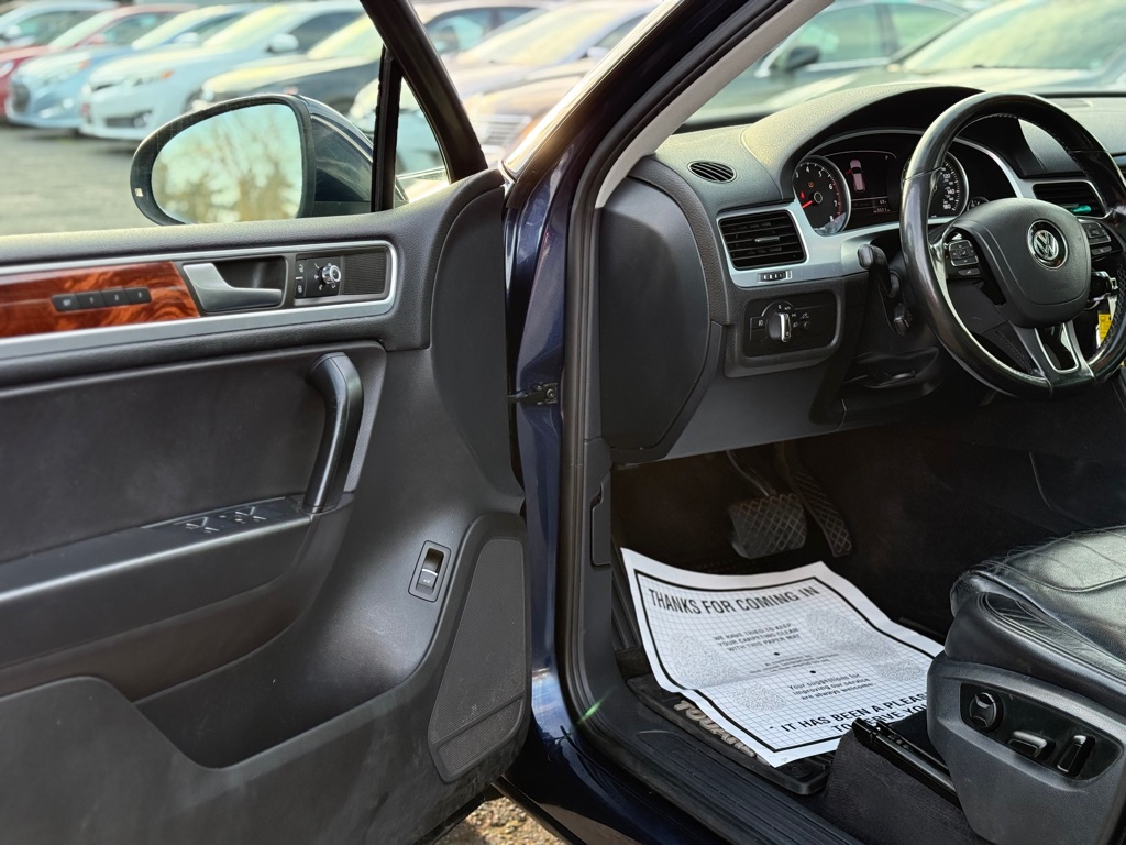Photo 8 of this VOLKSWAGEN TOUAREG