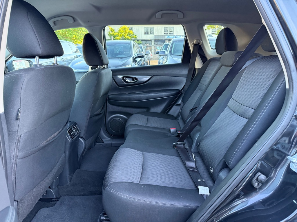 Photo 11 of this NISSAN ROGUE