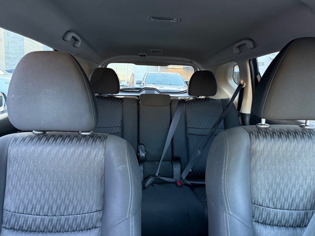 Photo 17 of this NISSAN ROGUE