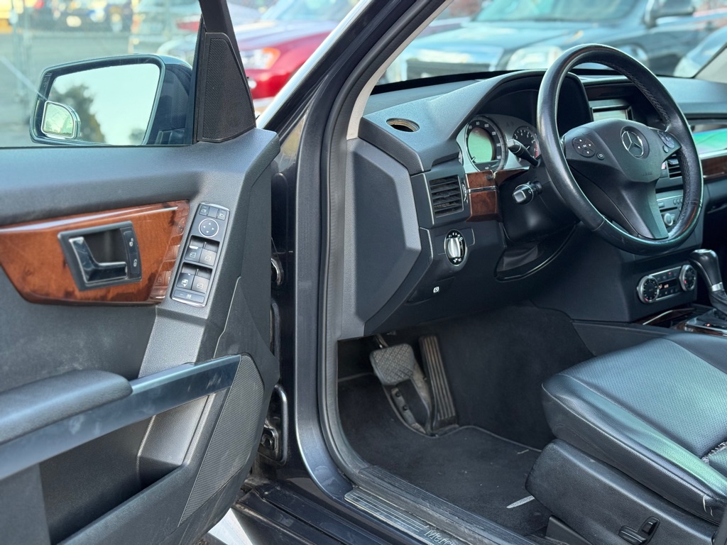 Photo 8 of this MERCEDES-BENZ GLK