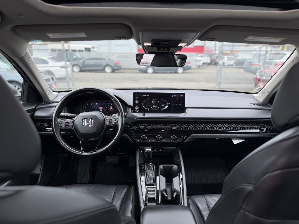 Photo 12 of this HONDA ACCORD HYBRID