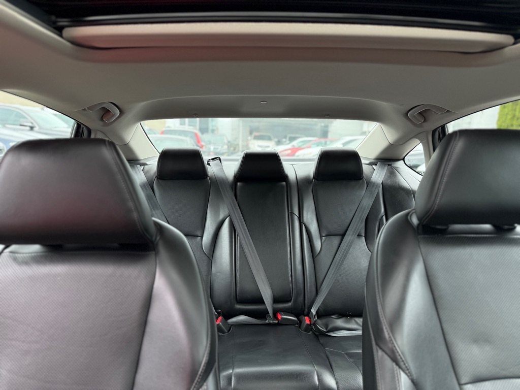 Photo 17 of this HONDA ACCORD HYBRID