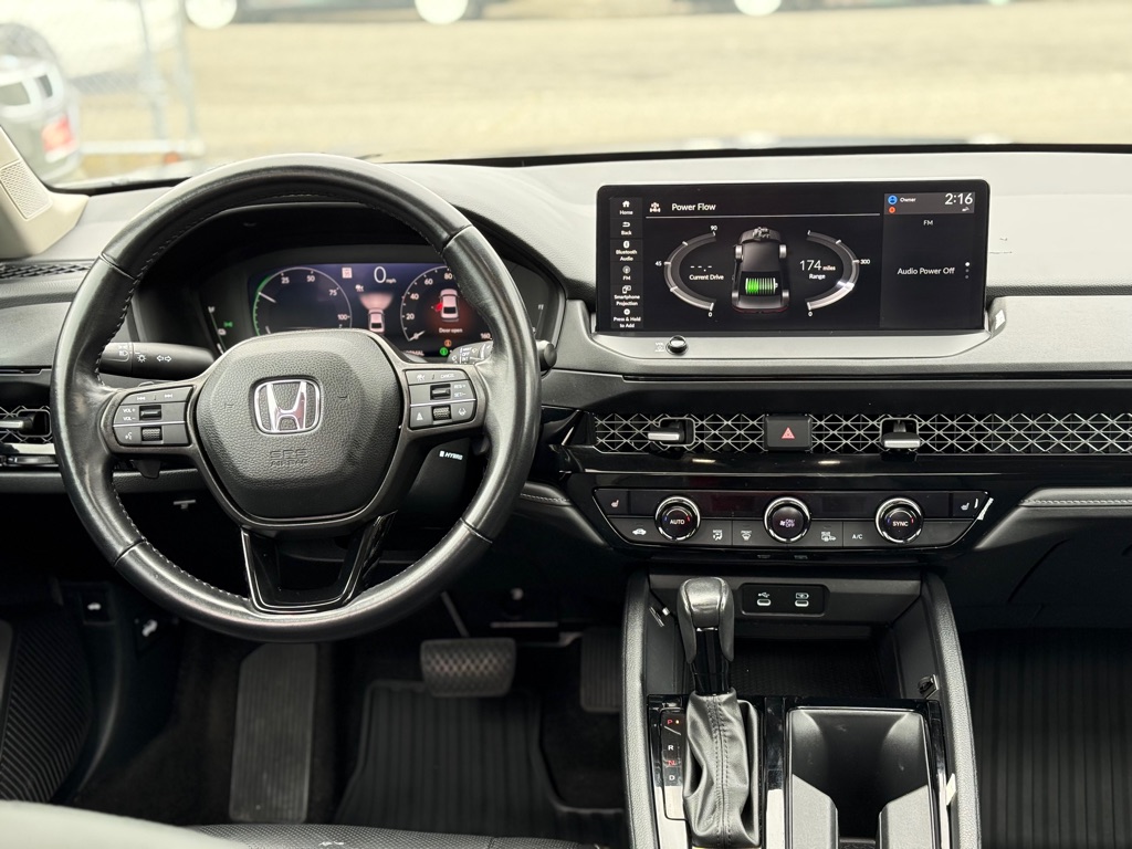 Photo 13 of this HONDA ACCORD HYBRID