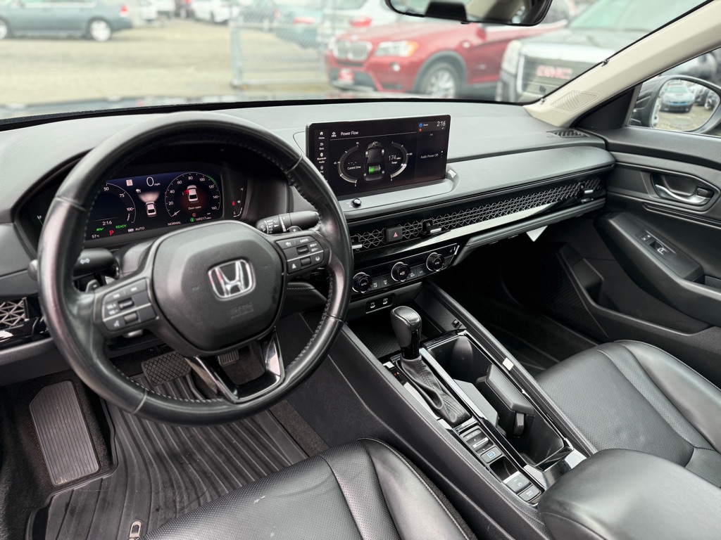 Photo 8 of this HONDA ACCORD HYBRID