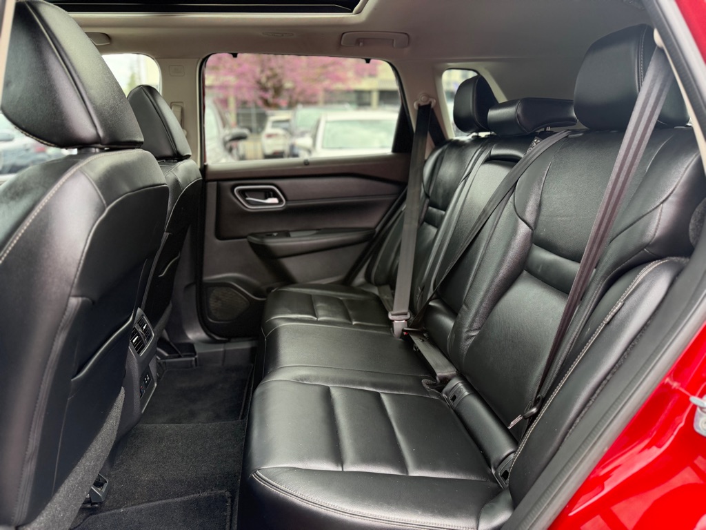 Photo 13 of this NISSAN ROGUE
