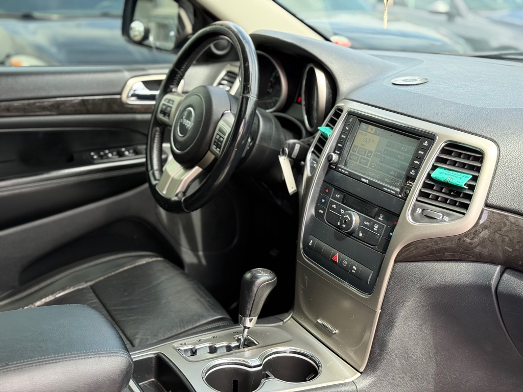 Photo 18 of this JEEP GRAND CHEROKEE