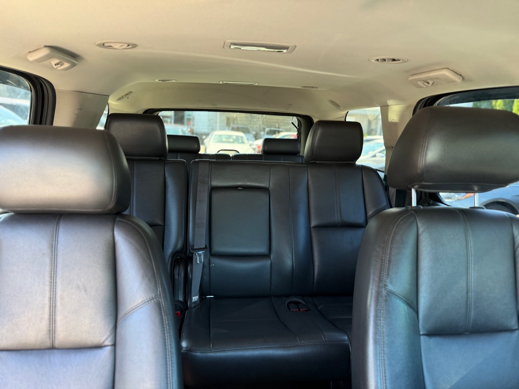 Photo 18 of this CHEVROLET TAHOE