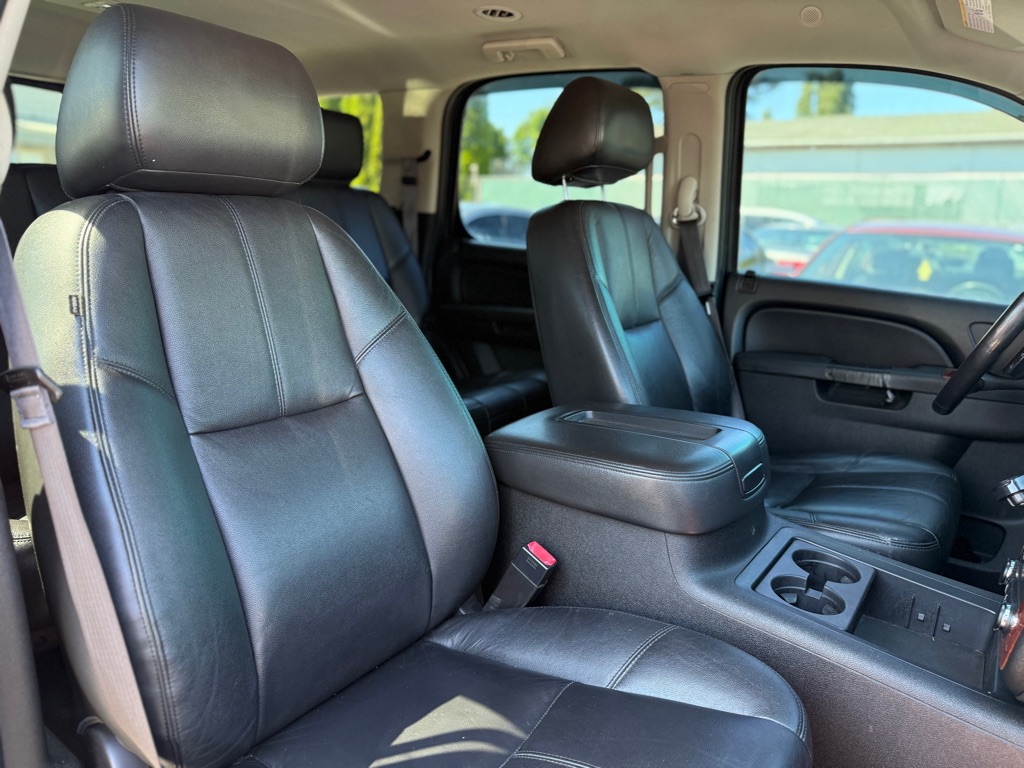 Photo 16 of this CHEVROLET TAHOE