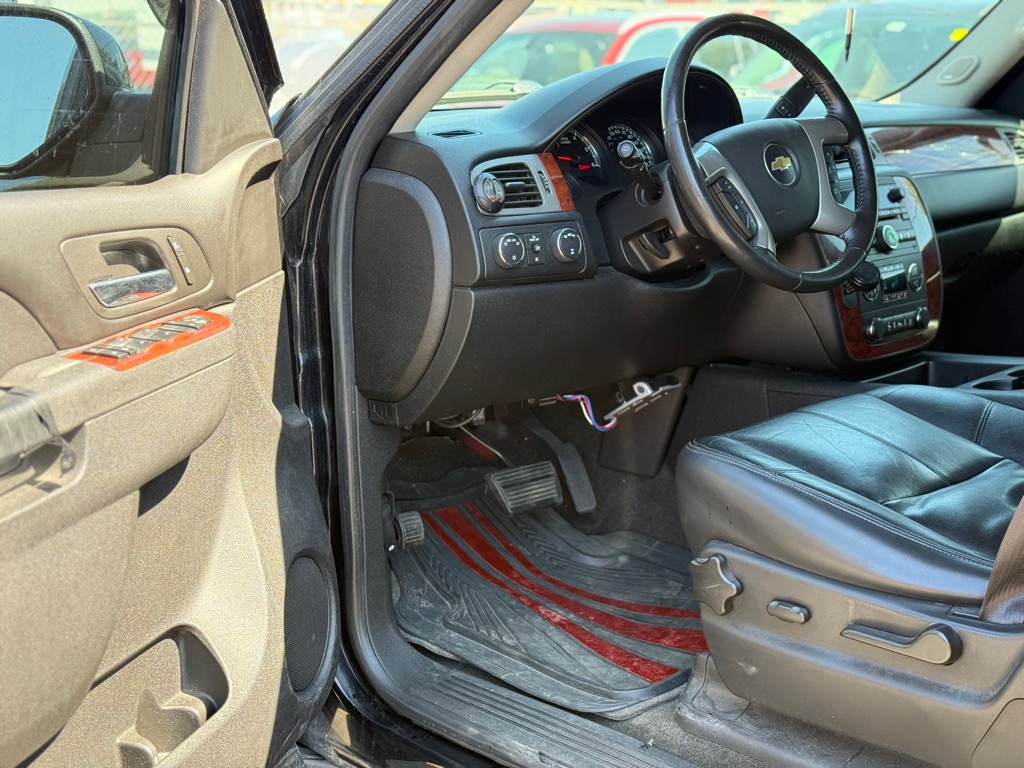 Photo 8 of this CHEVROLET TAHOE