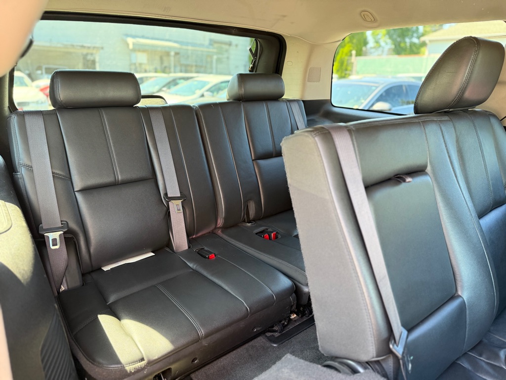 Photo 20 of this CHEVROLET TAHOE