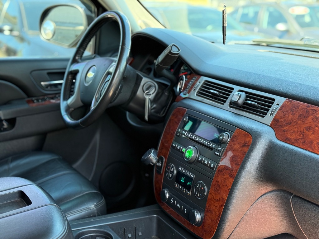 Photo 17 of this CHEVROLET TAHOE