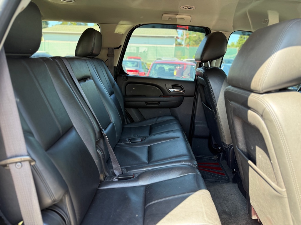 Photo 19 of this CHEVROLET TAHOE