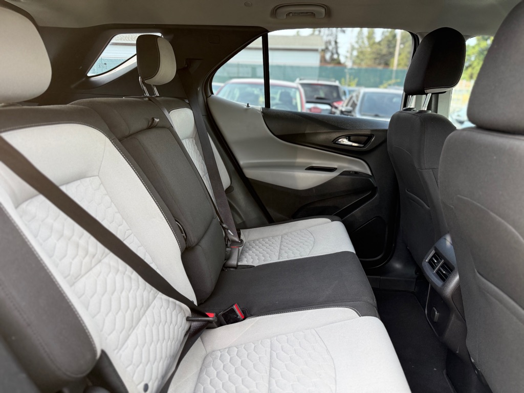 Photo 18 of this CHEVROLET EQUINOX