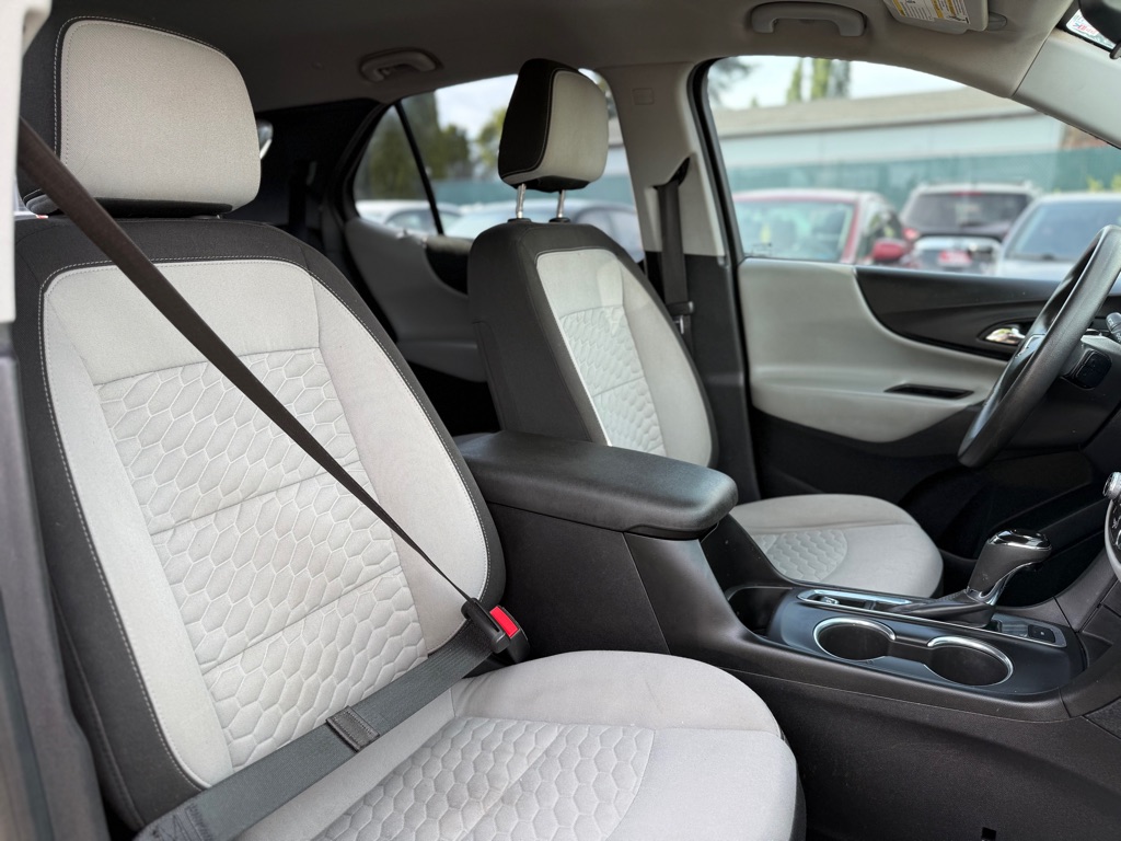 Photo 15 of this CHEVROLET EQUINOX