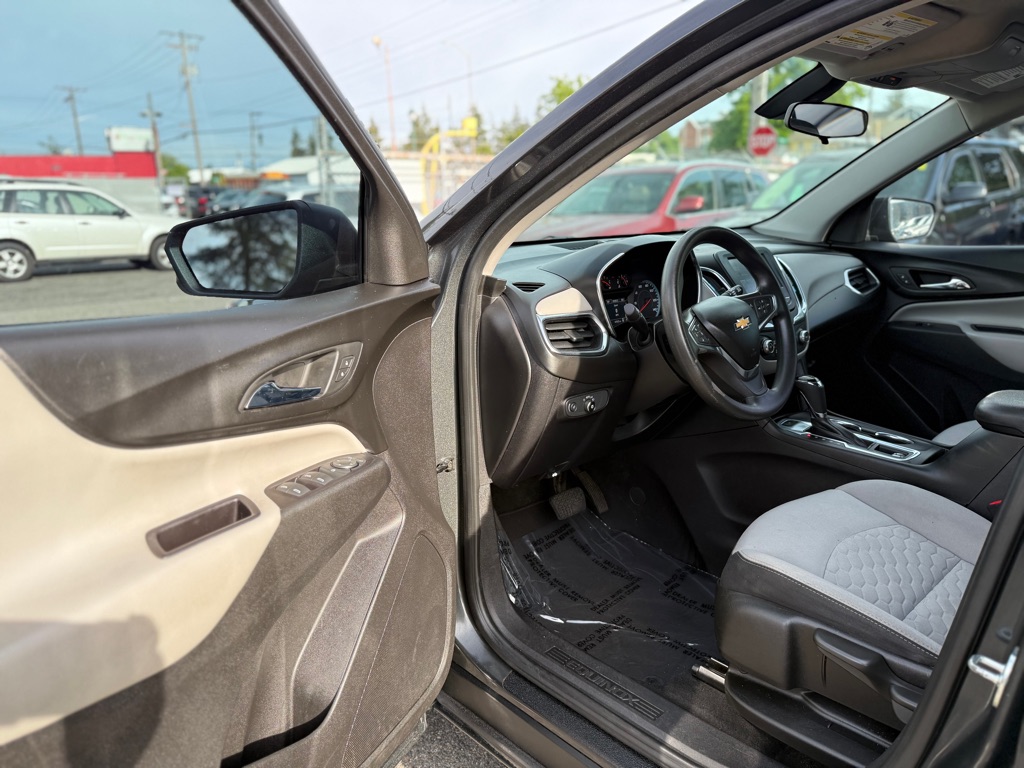Photo 8 of this CHEVROLET EQUINOX