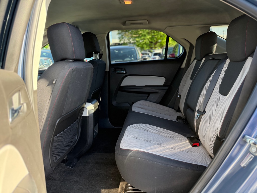 Photo 12 of this CHEVROLET EQUINOX