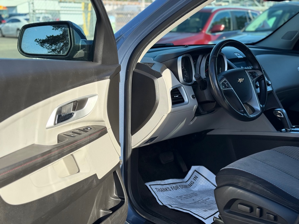 Photo 8 of this CHEVROLET EQUINOX