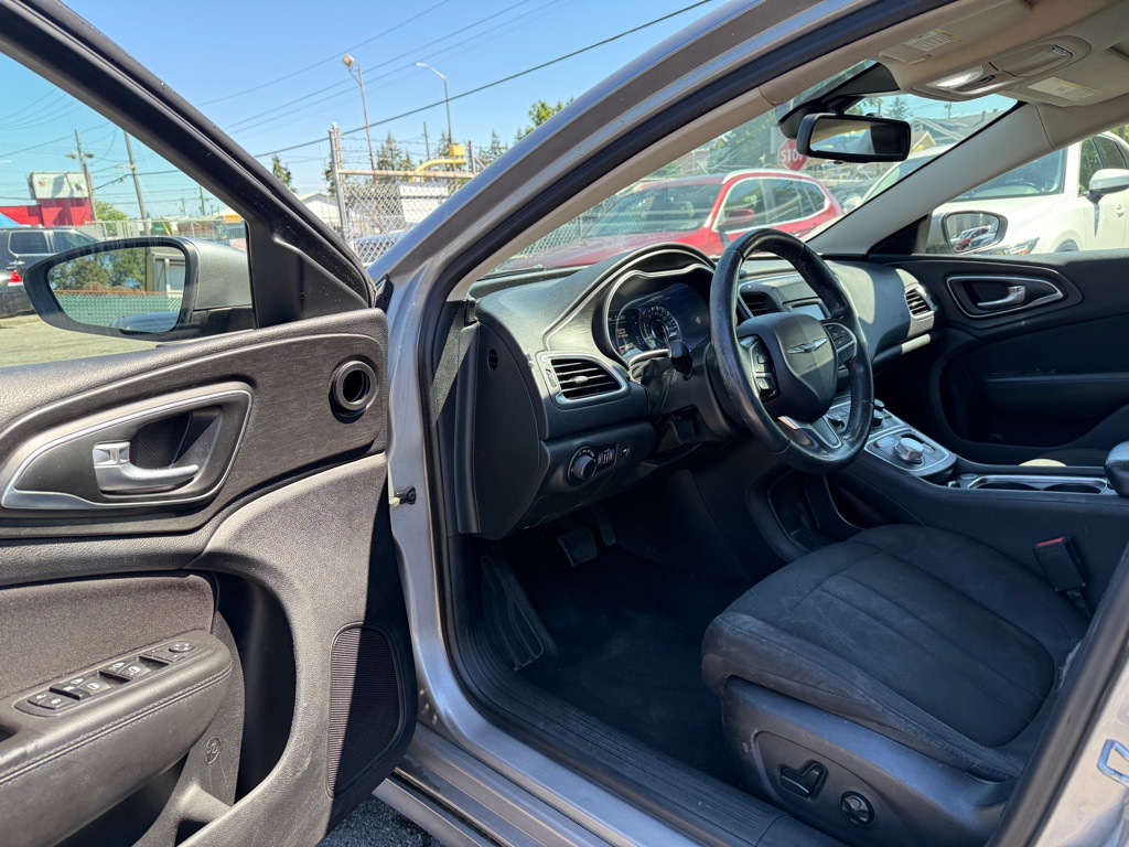 Photo 8 of this CHRYSLER 200
