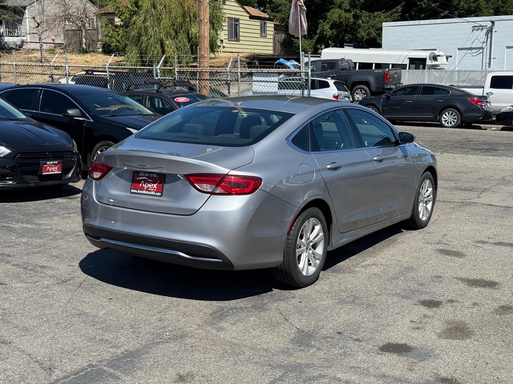 Photo 4 of this CHRYSLER 200