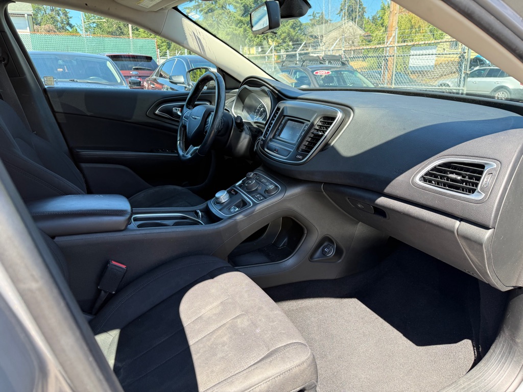 Photo 14 of this CHRYSLER 200