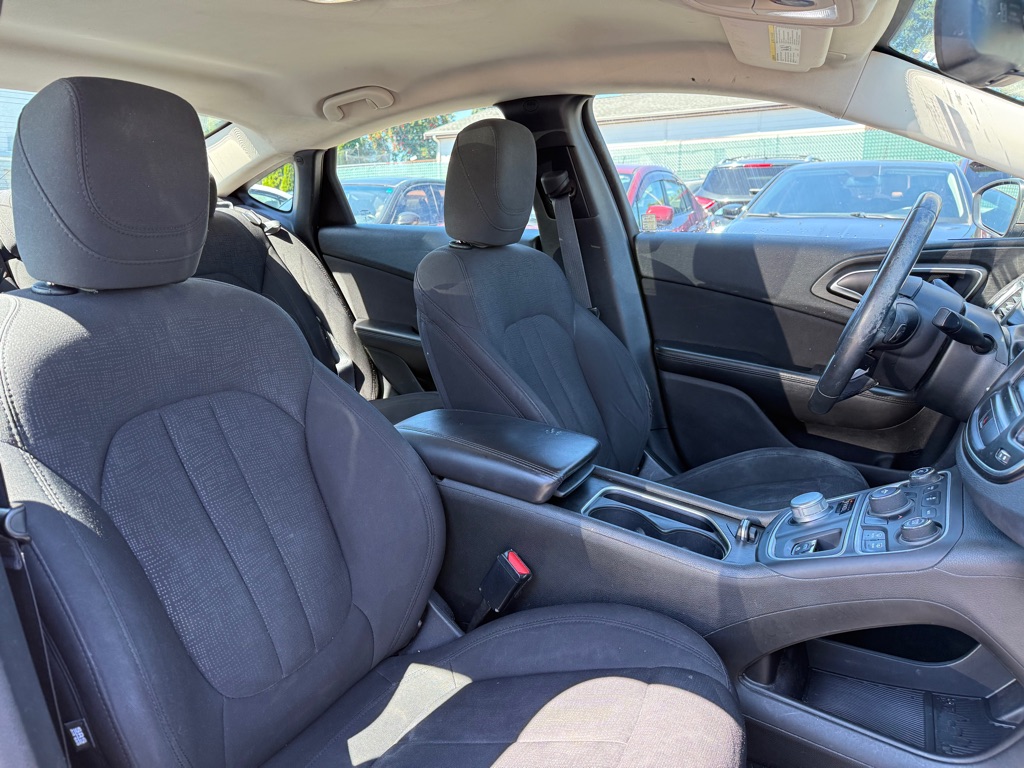 Photo 15 of this CHRYSLER 200