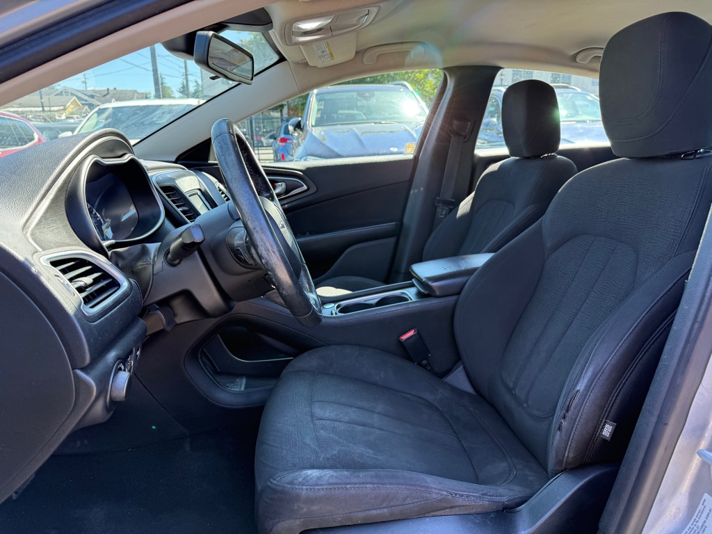 Photo 9 of this CHRYSLER 200