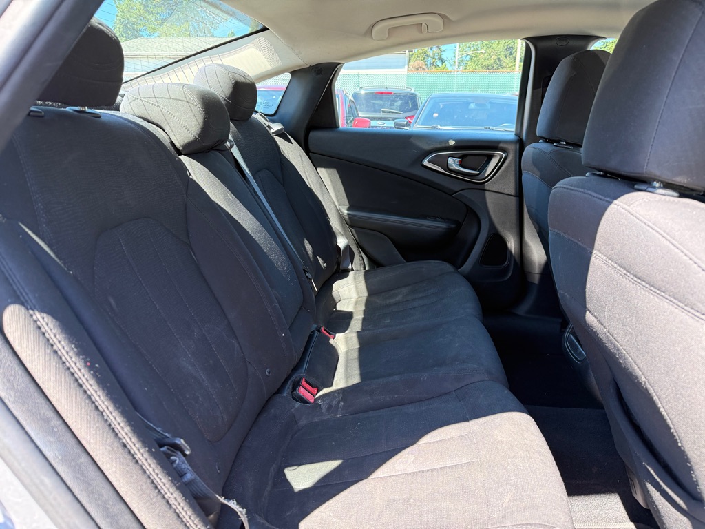 Photo 18 of this CHRYSLER 200