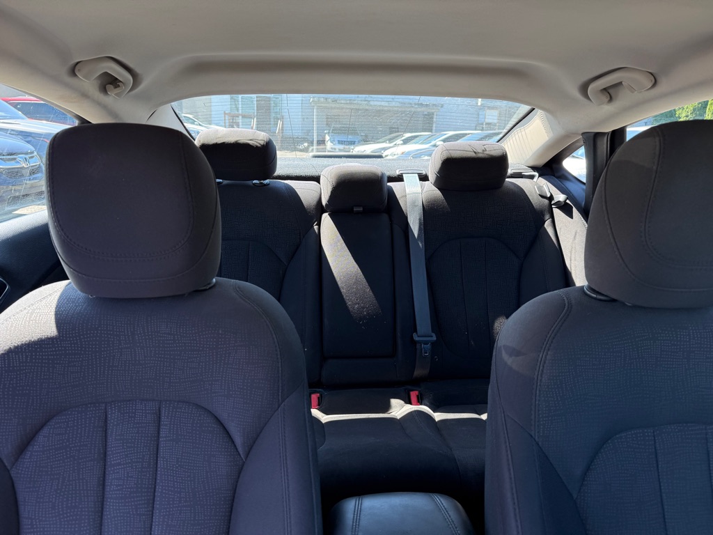 Photo 17 of this CHRYSLER 200