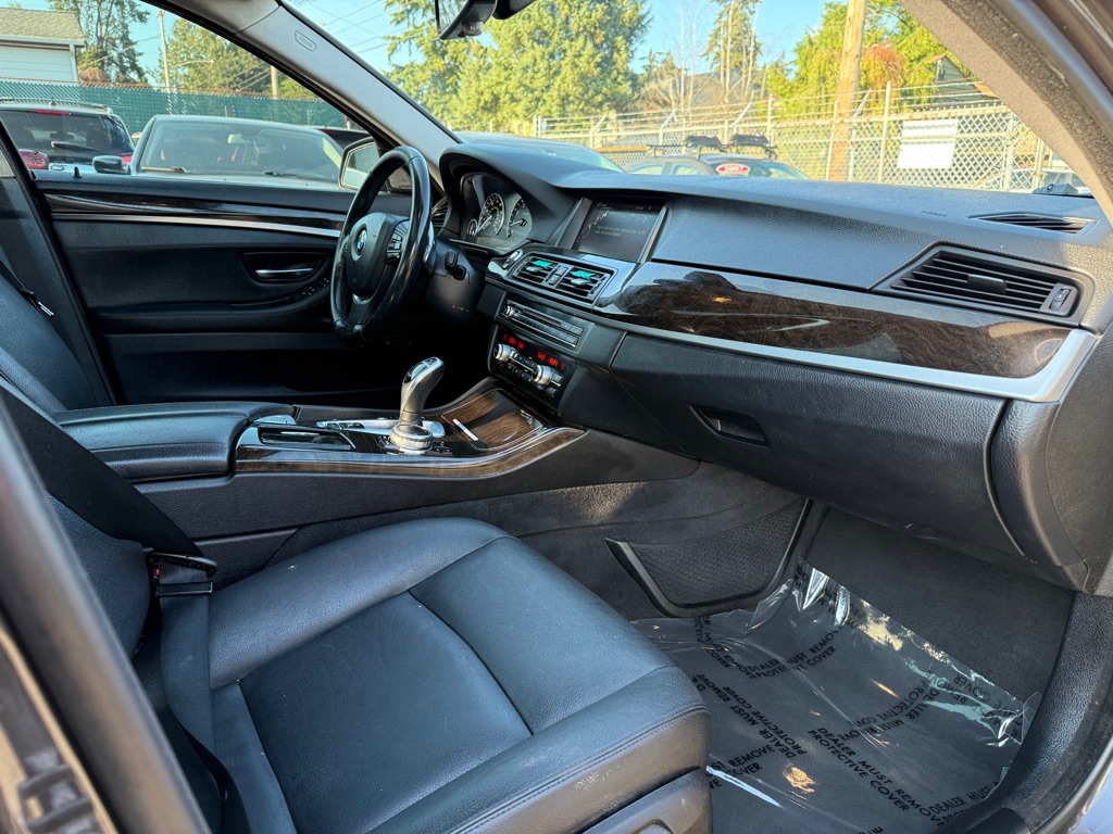 Photo 15 of this BMW 5 SERIES