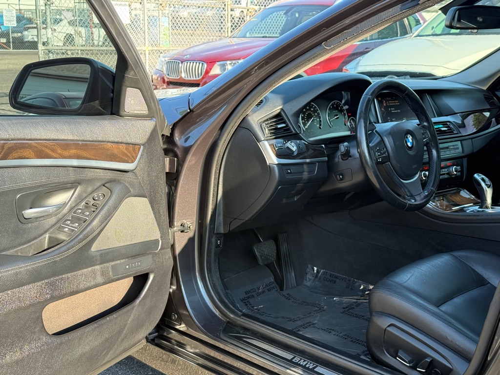 Photo 8 of this BMW 5 SERIES
