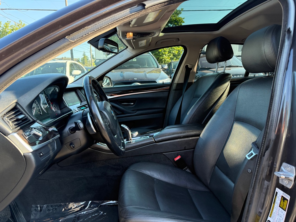 Photo 9 of this BMW 5 SERIES