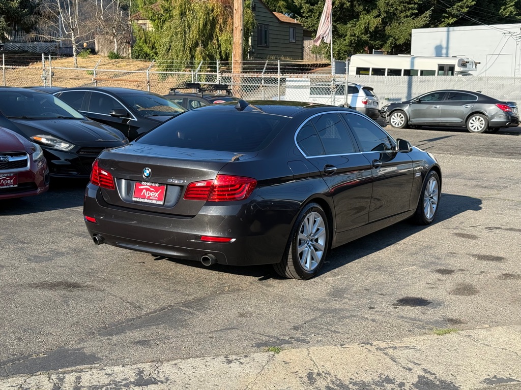 Photo 4 of this BMW 5 SERIES
