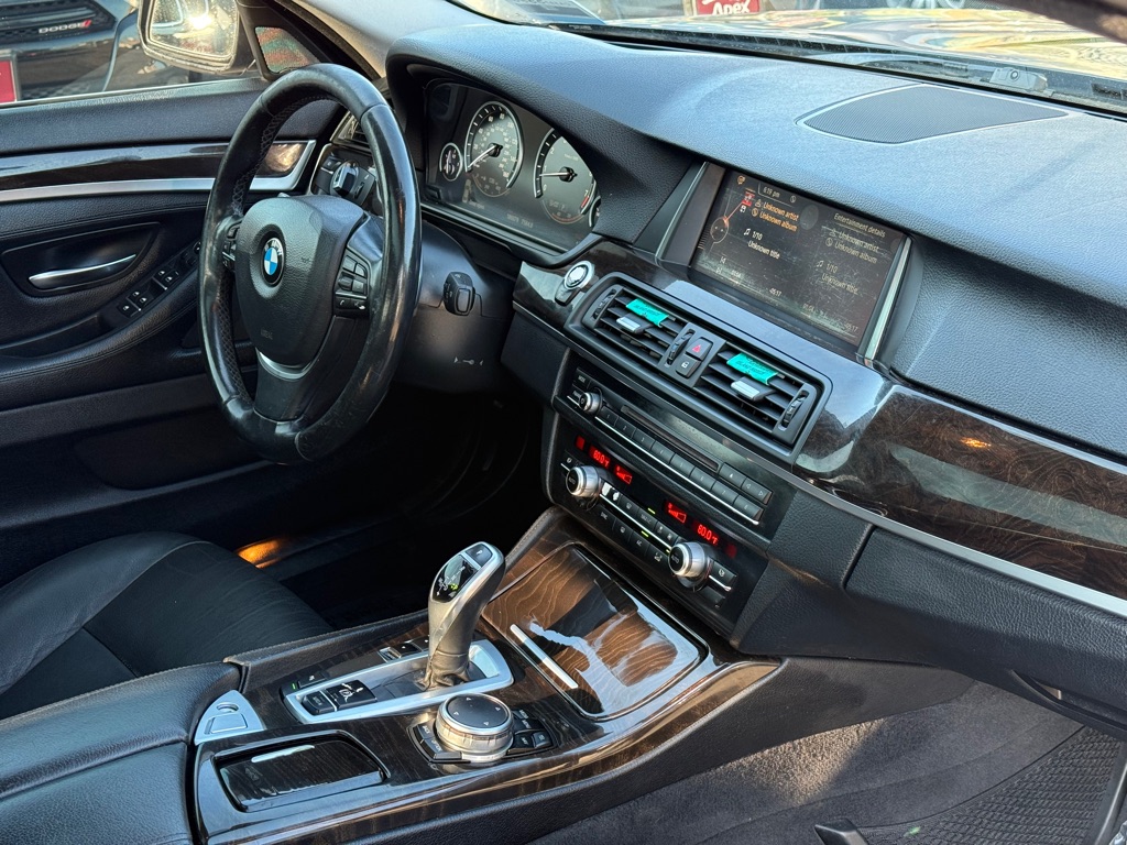 Photo 17 of this BMW 5 SERIES