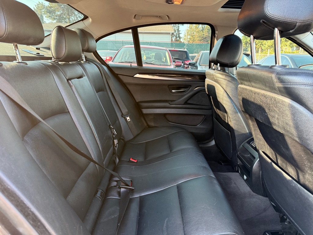 Photo 19 of this BMW 5 SERIES