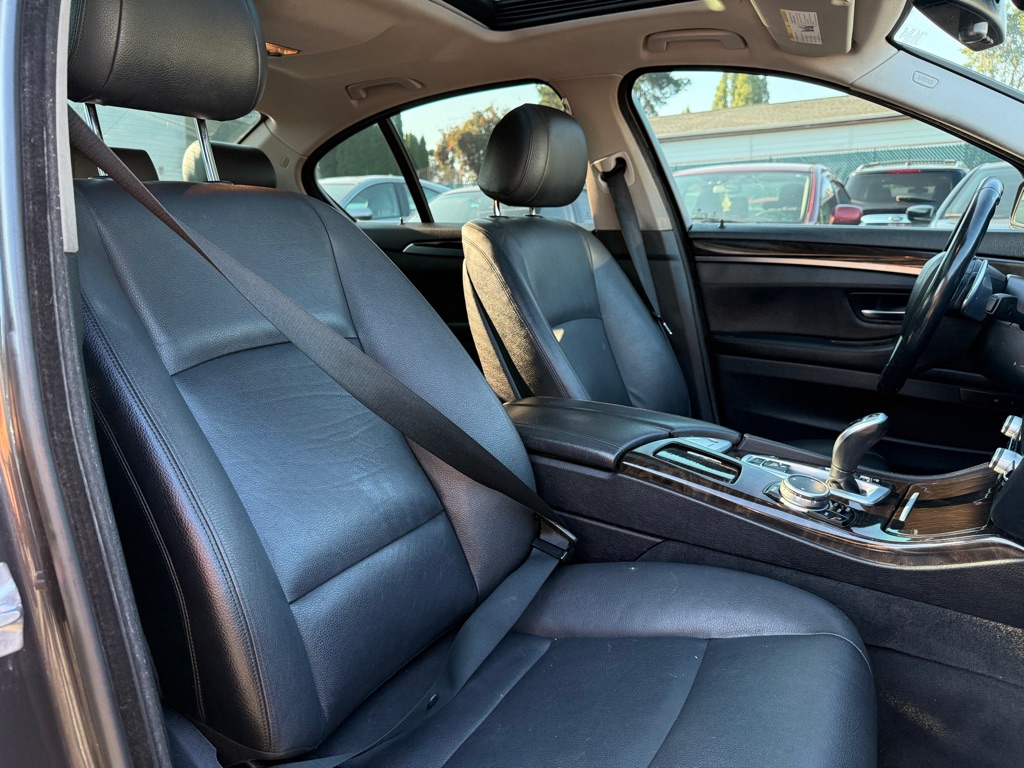 Photo 16 of this BMW 5 SERIES