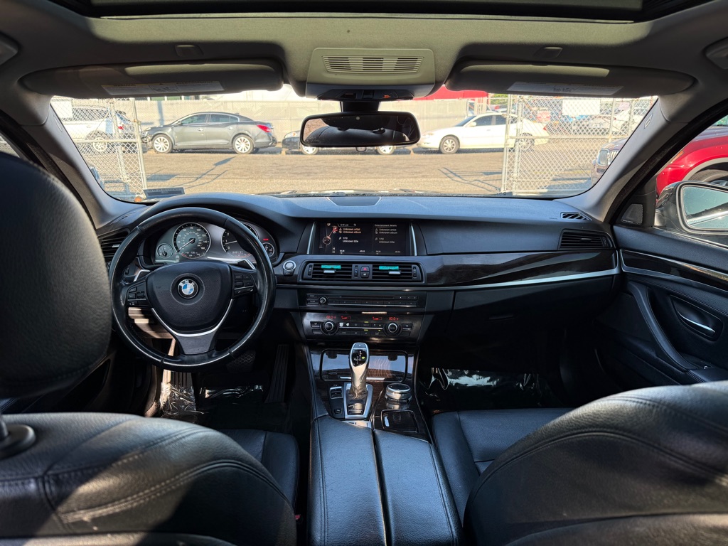 Photo 13 of this BMW 5 SERIES