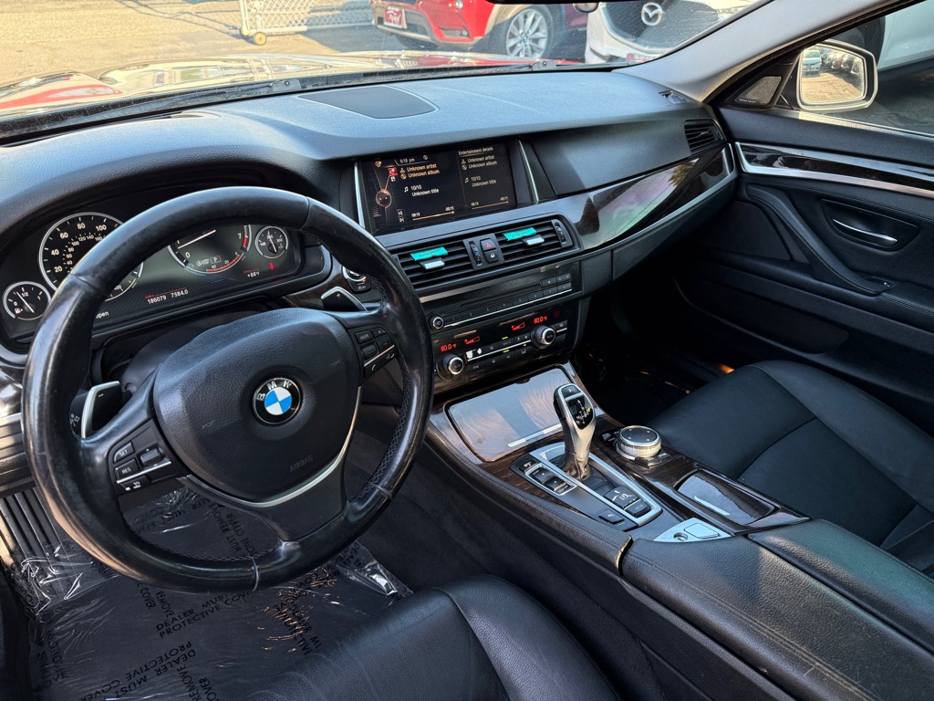 Photo 10 of this BMW 5 SERIES