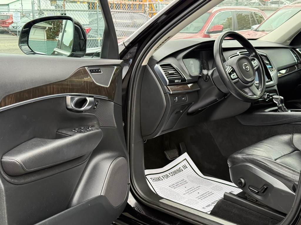 Photo 8 of this VOLVO XC90
