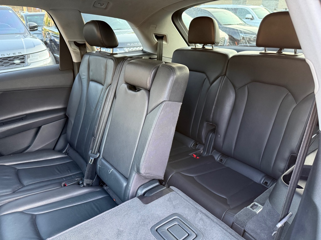 Photo 12 of this AUDI Q7