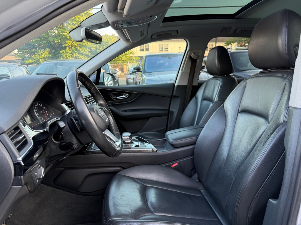 Photo 9 of this AUDI Q7